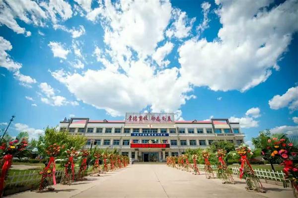 秦皇島東方航空服務專業(yè)學校2017學費多少？貴嗎？